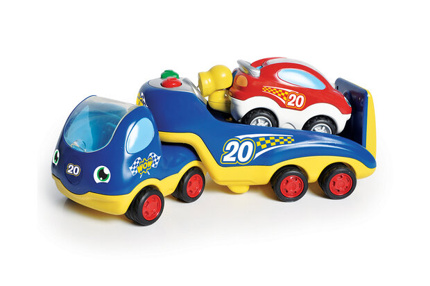 Rocco's racewagen met oplegger/WOW Toys 4